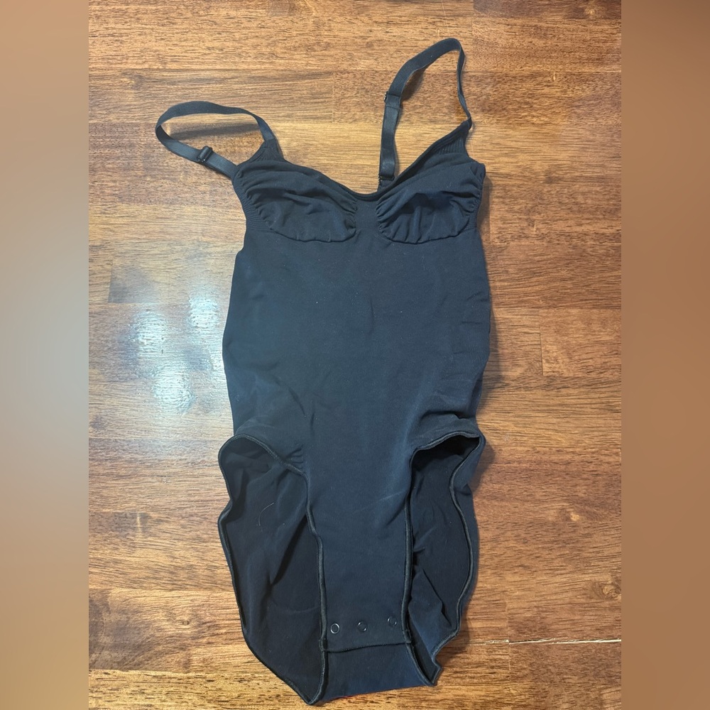 New without tags SKIMS Bodysuit Medium Black